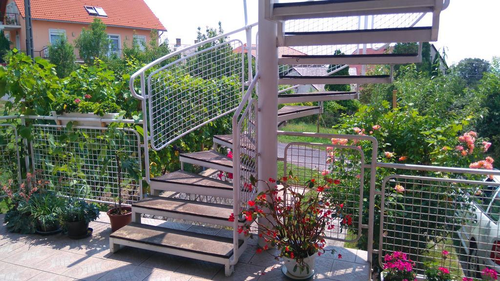 Bertalan Apartman Vonyarcvashegy Exterior foto